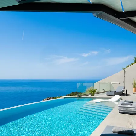 Villa Aelliades *